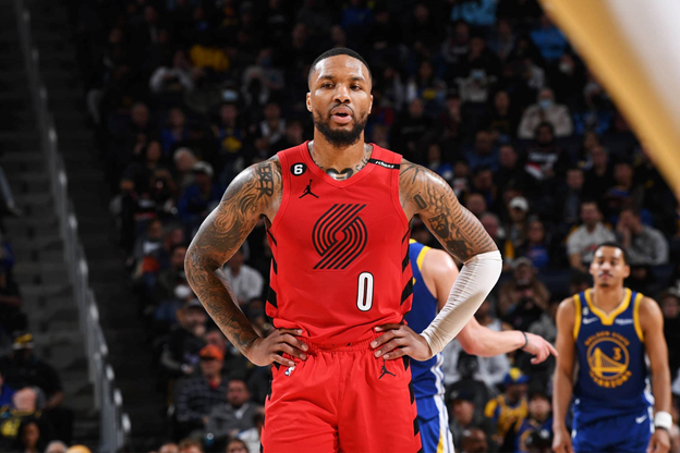 Lillard will show up to training camp and play if deal falls through